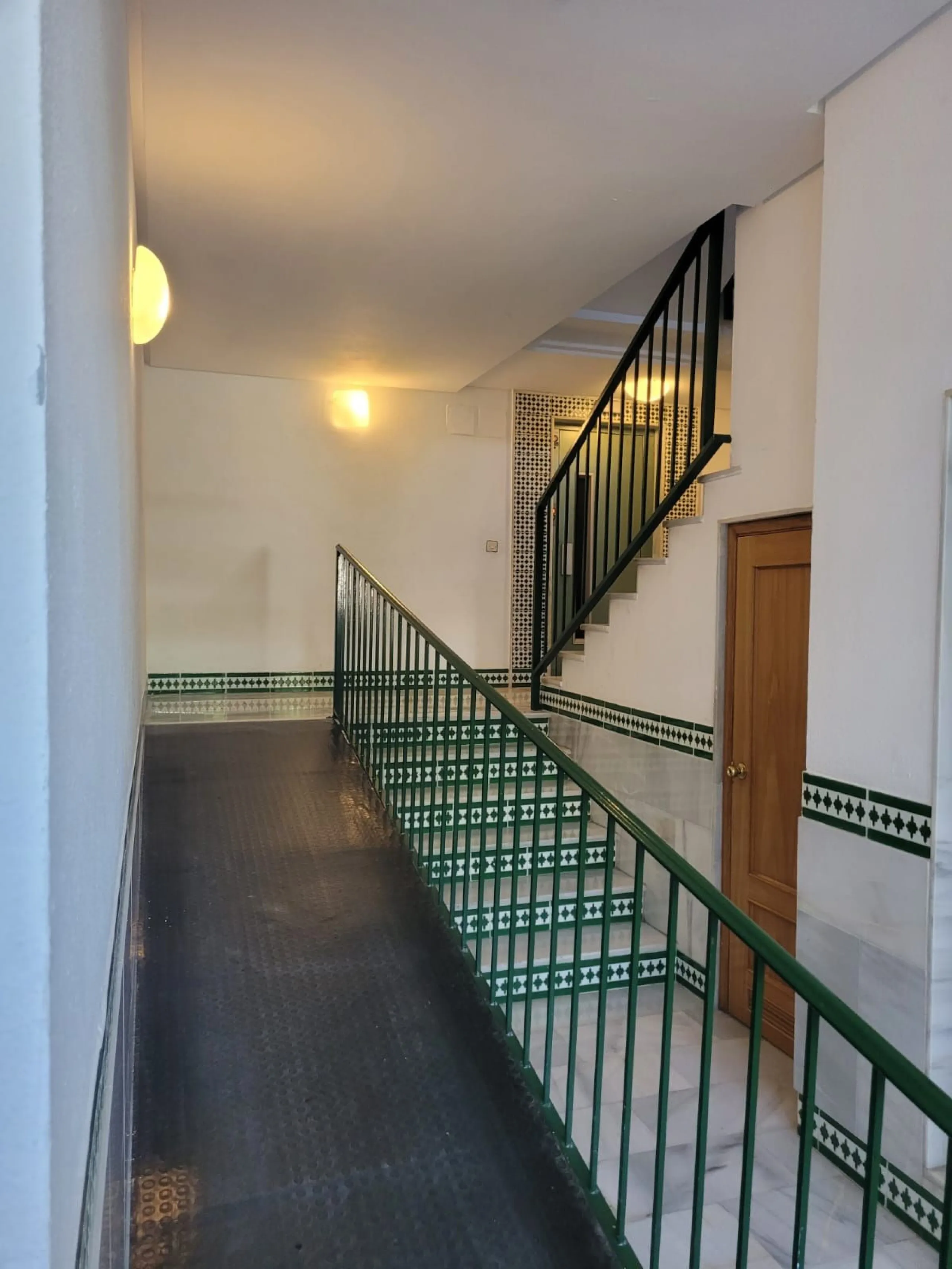 Apartment - Ground Floor Apartment в продаже в Torremolinos, Málaga. В доме 3 спален и 2 ванных комнат. Площадь дома 80 м²