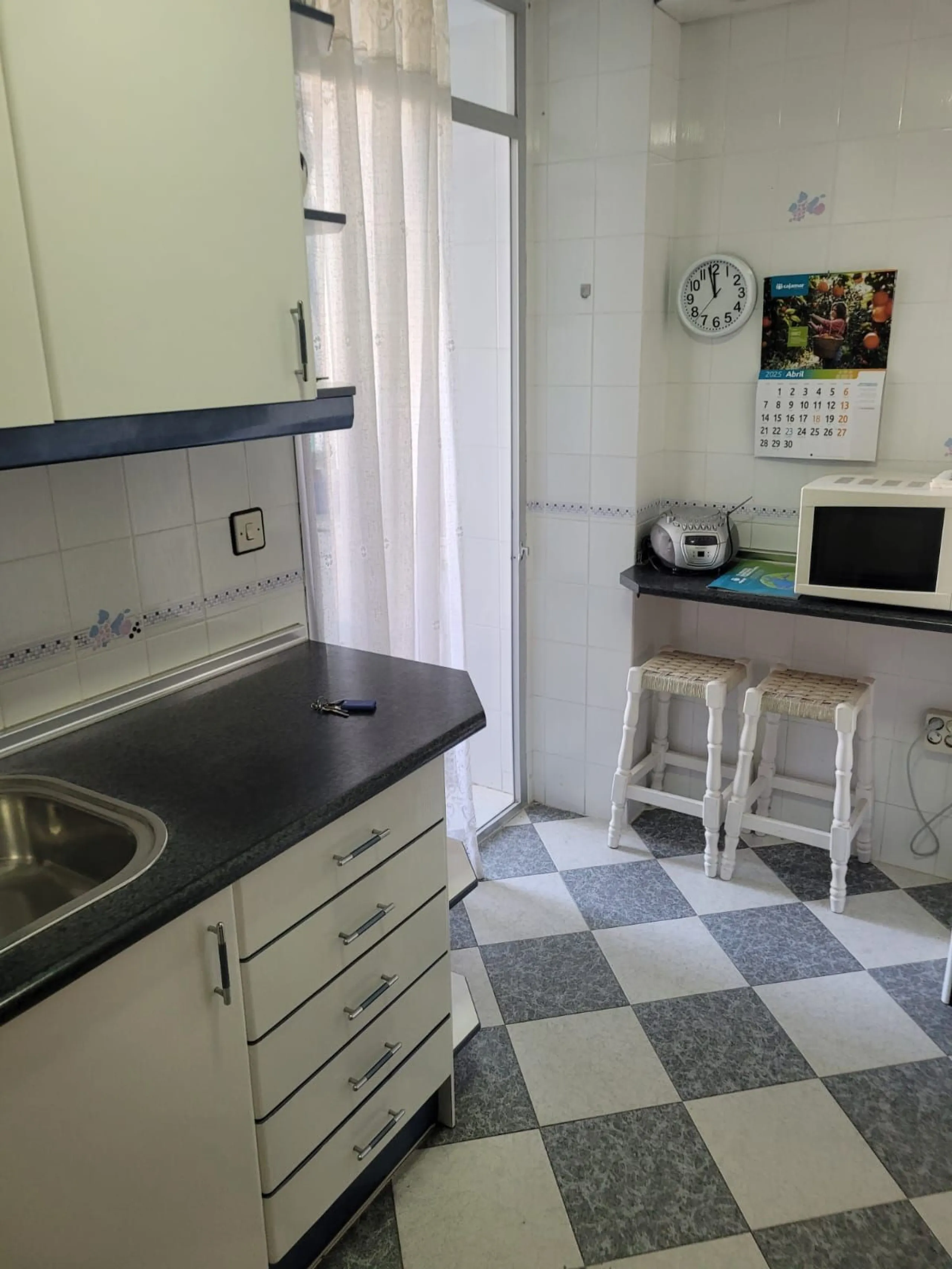 Apartment - Ground Floor Apartment в продаже в Torremolinos, Málaga. В доме 3 спален и 2 ванных комнат. Площадь дома 80 м²