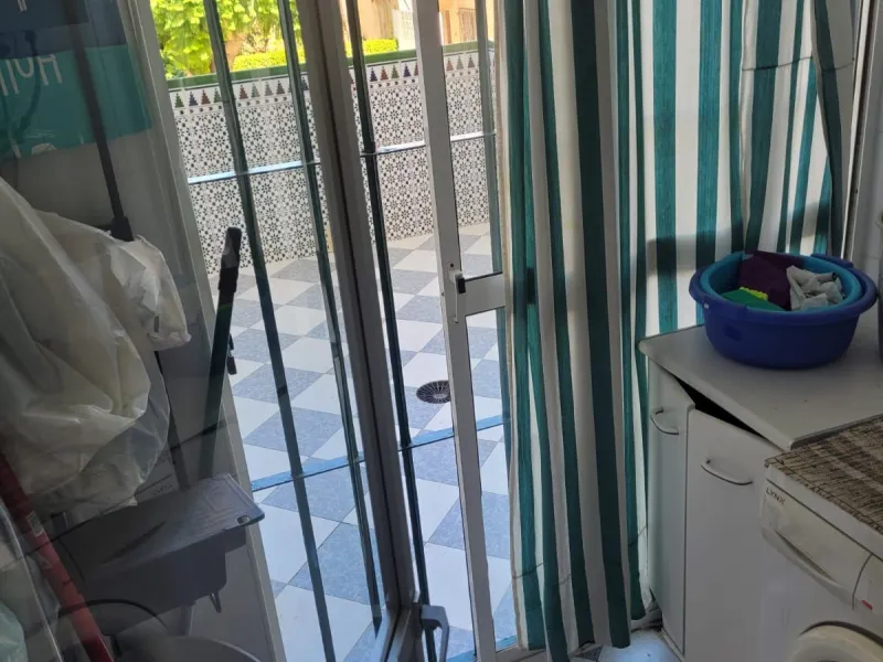 Apartment - Ground Floor Apartment в продаже в Torremolinos, Málaga. В доме 3 спален и 2 ванных комнат. Площадь дома 80 м²
