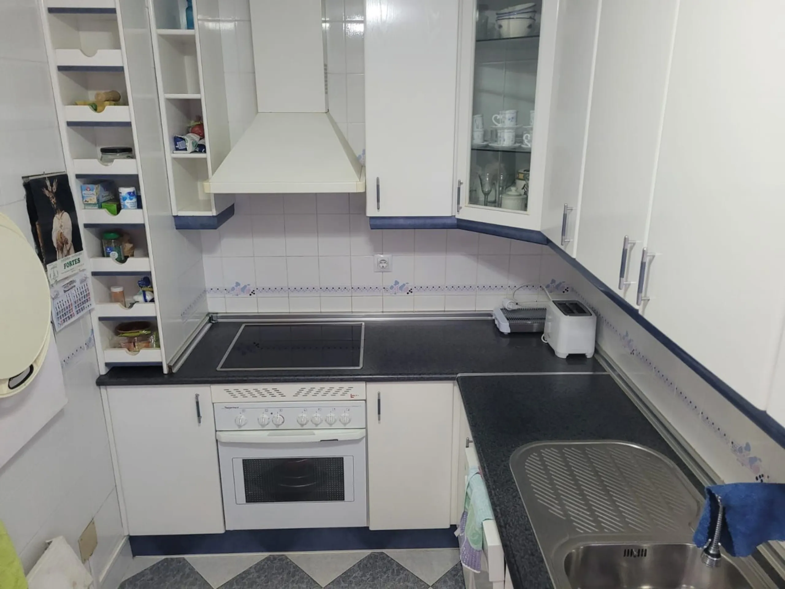 Apartment - Ground Floor Apartment в продаже в Torremolinos, Málaga. В доме 3 спален и 2 ванных комнат. Площадь дома 80 м²