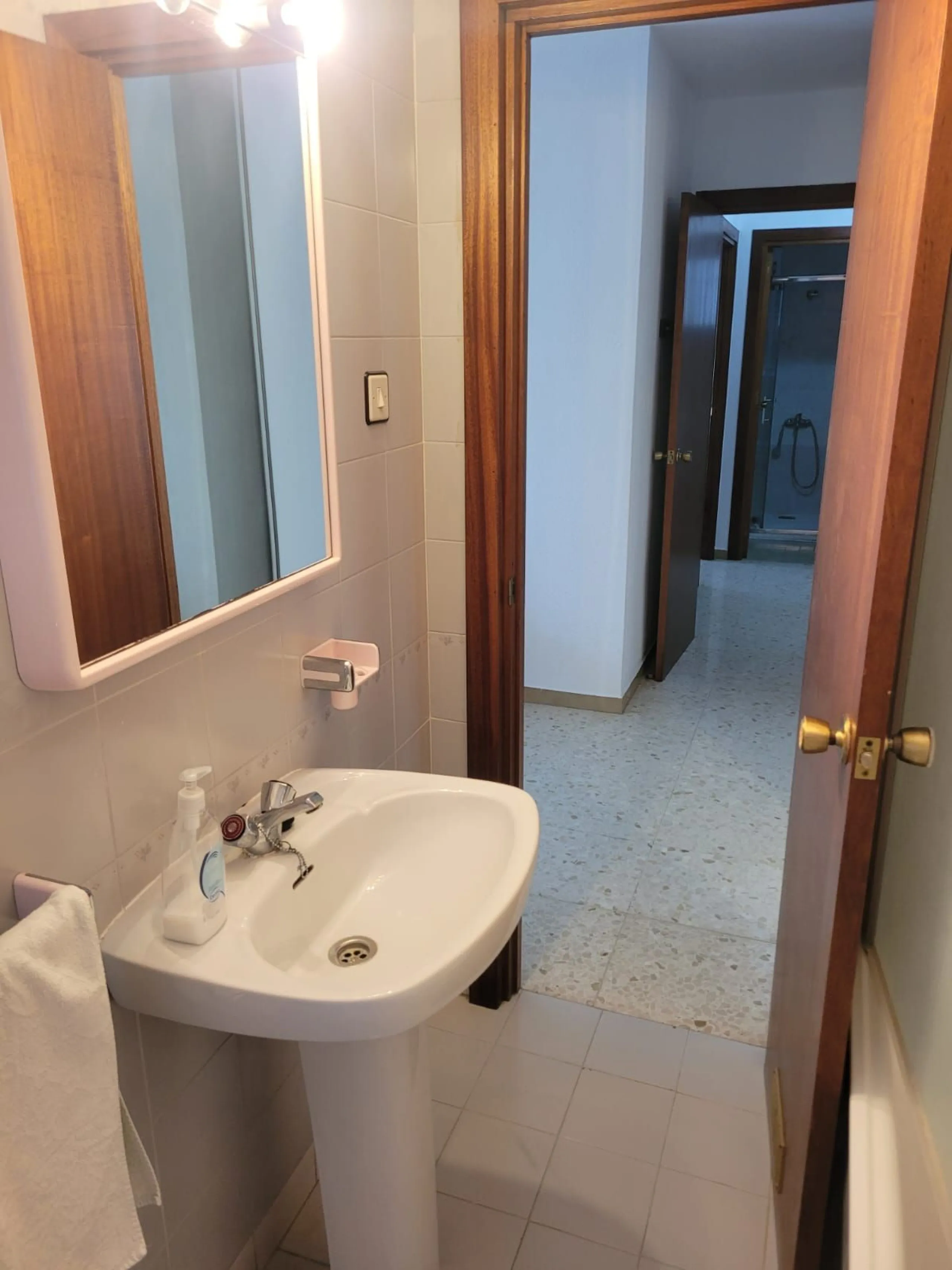 Apartment - Ground Floor Apartment в продаже в Torremolinos, Málaga. В доме 3 спален и 2 ванных комнат. Площадь дома 80 м²