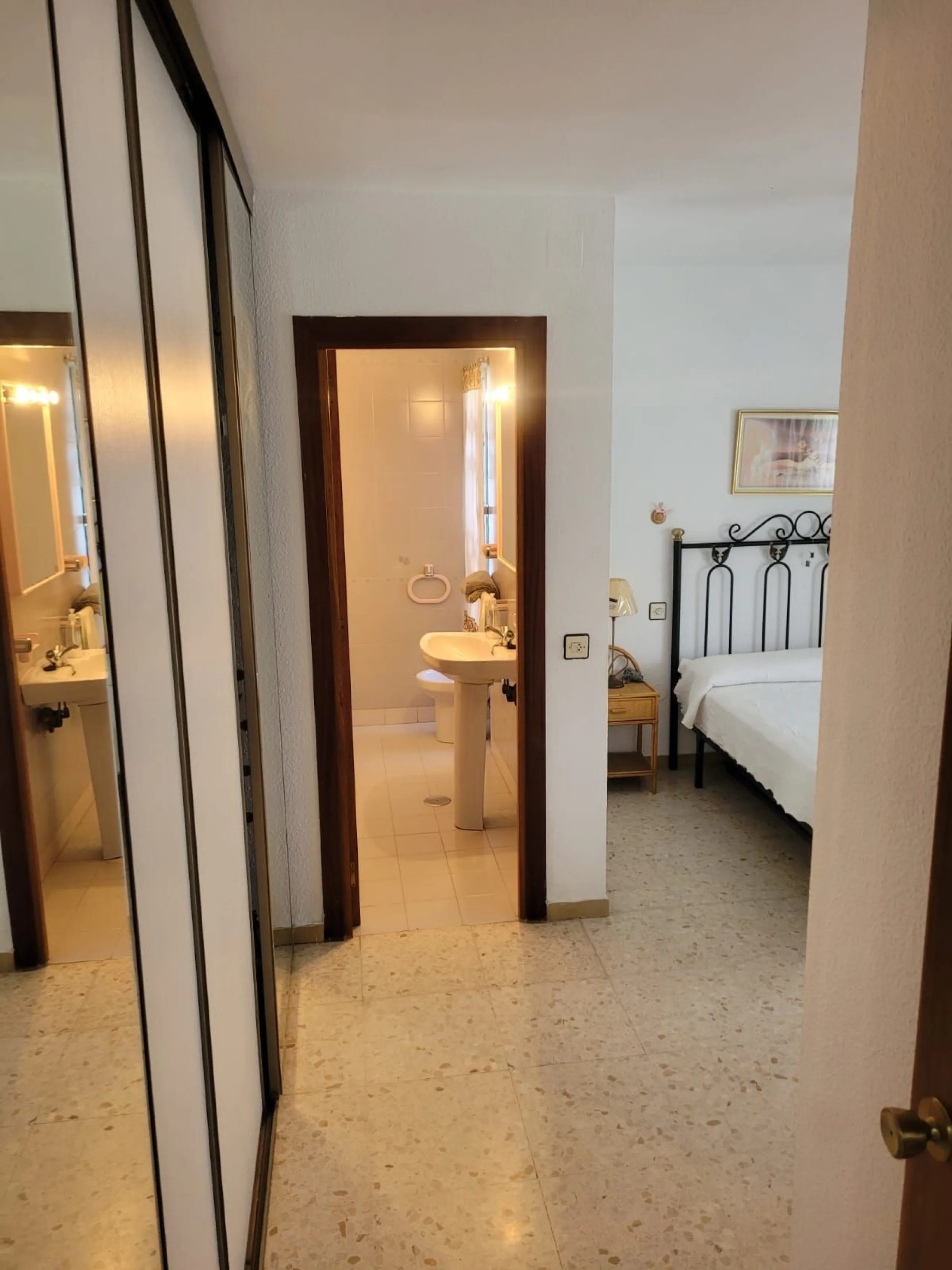 Apartment - Ground Floor Apartment в продаже в Torremolinos, Málaga. В доме 3 спален и 2 ванных комнат. Площадь дома 80 м²