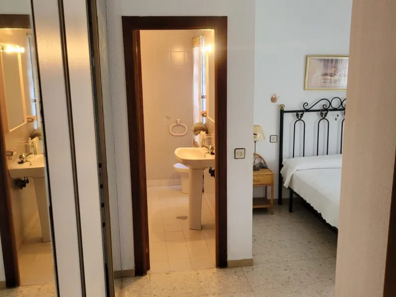 Apartment - Ground Floor Apartment в продаже в Torremolinos, Málaga. В доме 3 спален и 2 ванных комнат. Площадь дома 80 м²