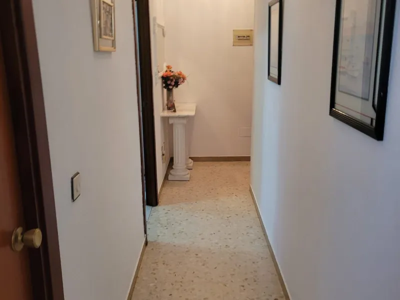 Apartment - Ground Floor Apartment в продаже в Torremolinos, Málaga. В доме 3 спален и 2 ванных комнат. Площадь дома 80 м²