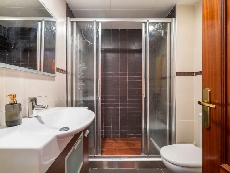 Ground-floor beachfront apartment with pool and parking in Calafell