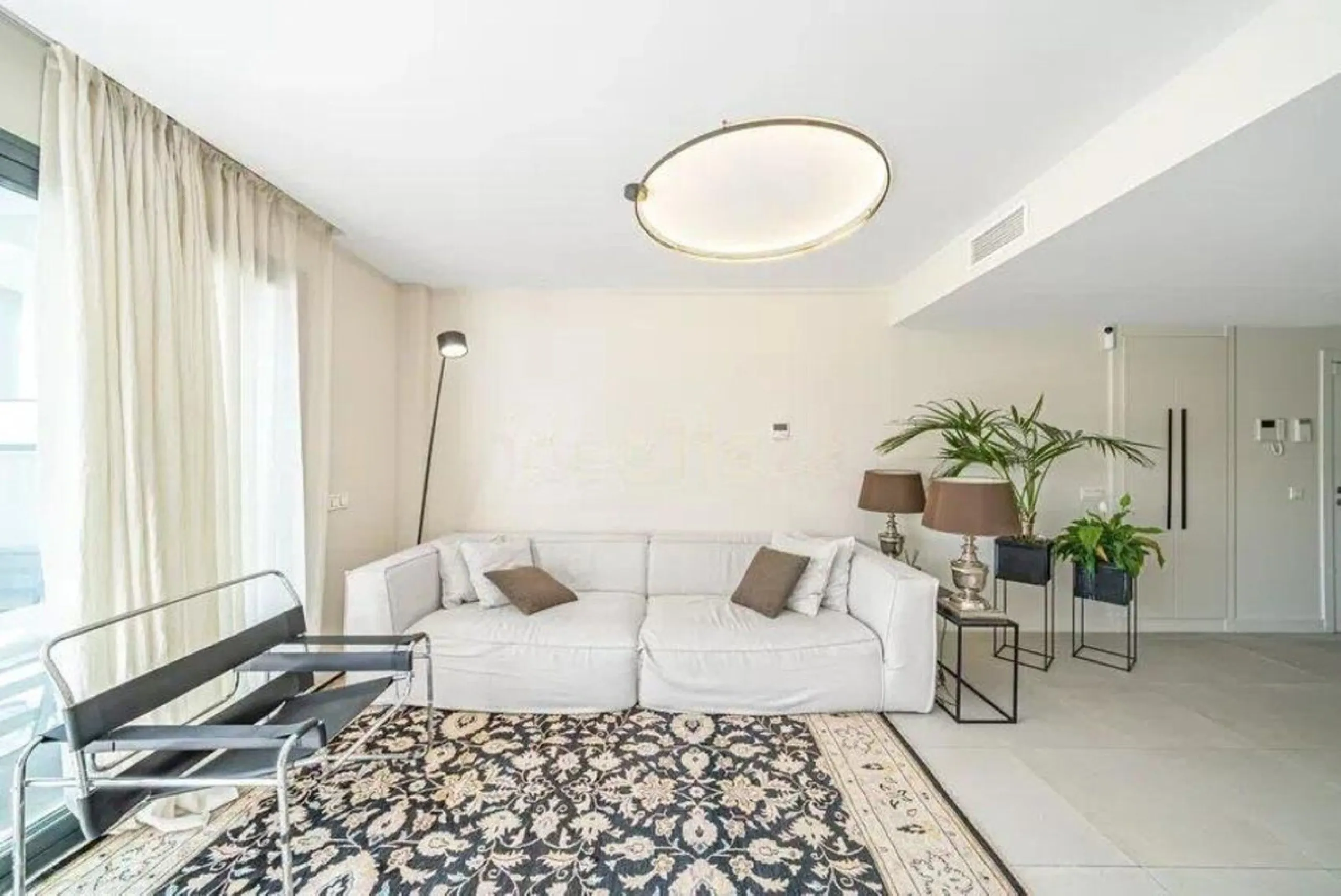 Spacious 3-Bedroom Apartment in the Prestigious Las Mesas Urbanization, Estepona