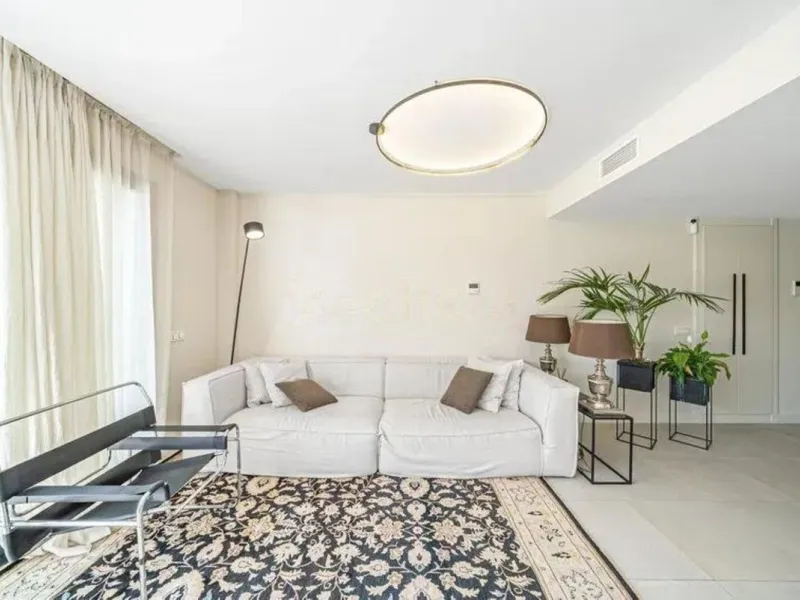 Spacious 3-Bedroom Apartment in the Prestigious Las Mesas Urbanization, Estepona