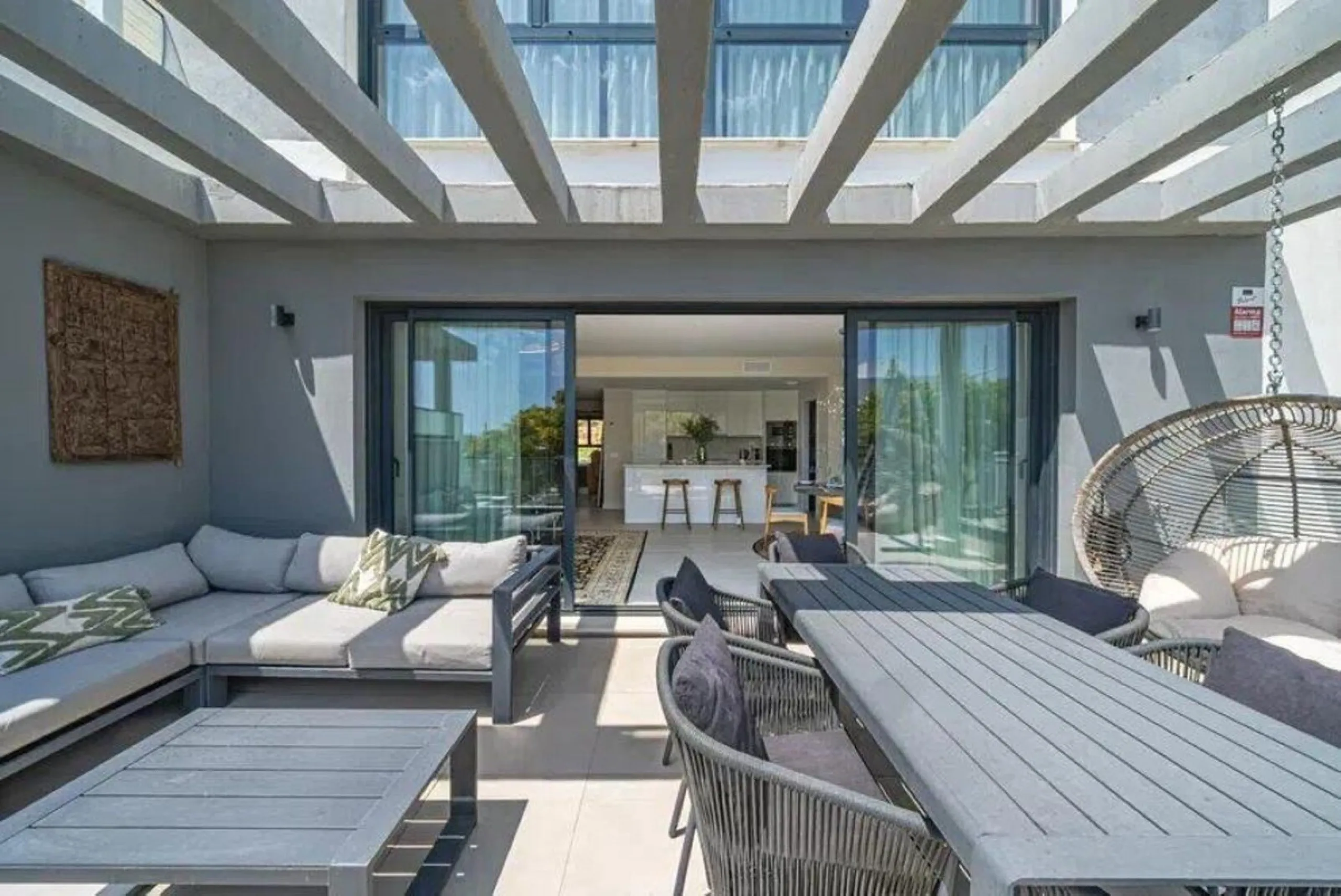 Spacious 3-Bedroom Apartment in the Prestigious Las Mesas Urbanization, Estepona