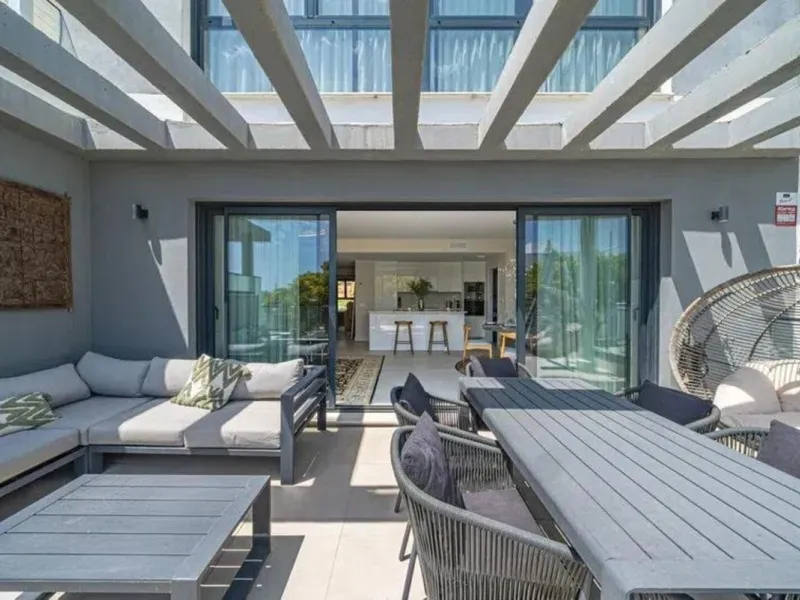 Spacious 3-Bedroom Apartment in the Prestigious Las Mesas Urbanization, Estepona