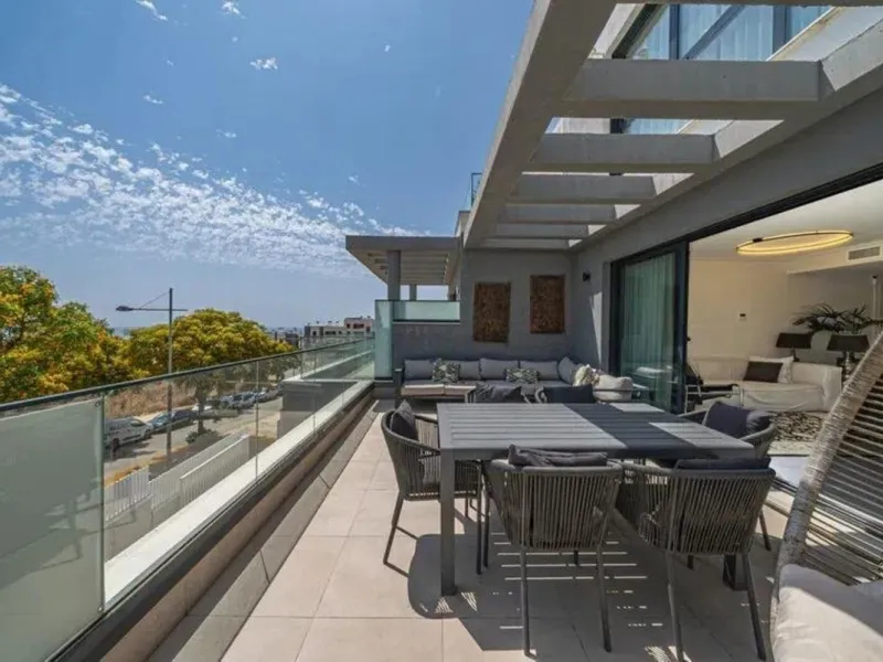 Spacious 3-Bedroom Apartment in the Prestigious Las Mesas Urbanization, Estepona