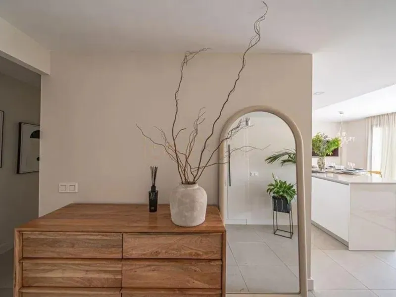 Spacious 3-Bedroom Apartment in the Prestigious Las Mesas Urbanization, Estepona
