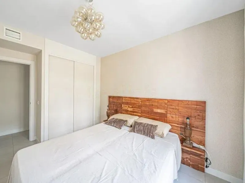 Spacious 3-Bedroom Apartment in the Prestigious Las Mesas Urbanization, Estepona