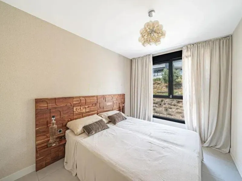 Spacious 3-Bedroom Apartment in the Prestigious Las Mesas Urbanization, Estepona