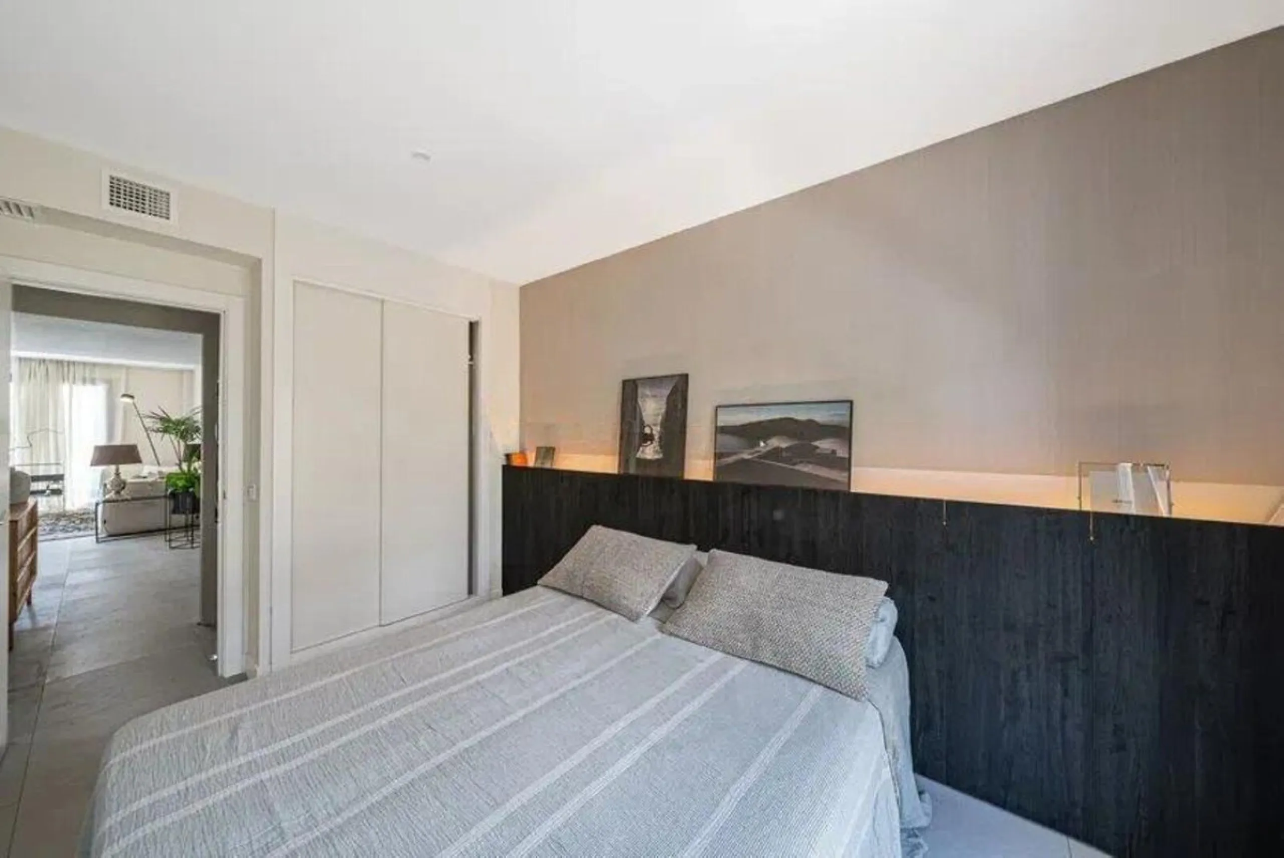 Spacious 3-Bedroom Apartment in the Prestigious Las Mesas Urbanization, Estepona