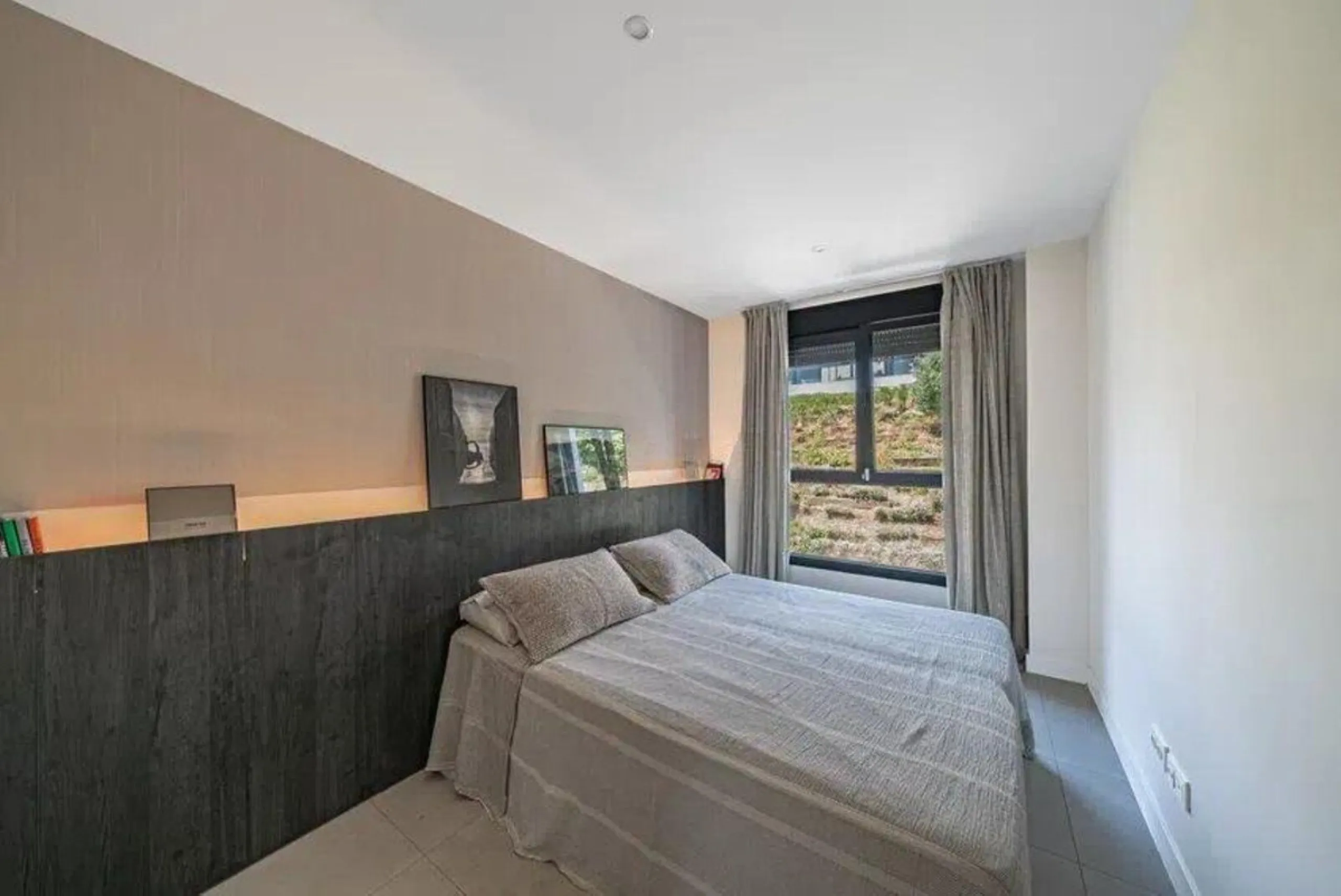 Spacious 3-Bedroom Apartment in the Prestigious Las Mesas Urbanization, Estepona