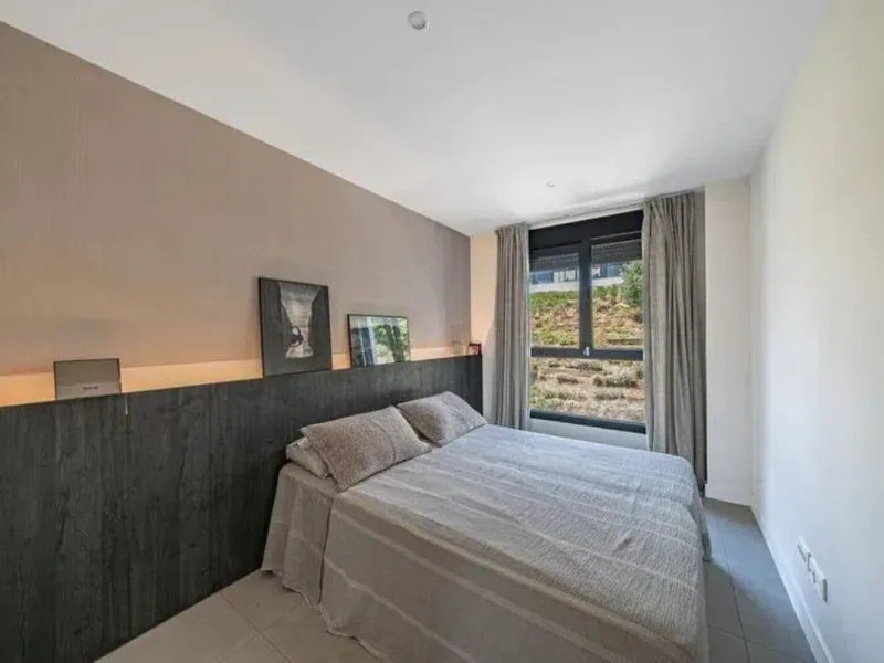 Spacious 3-Bedroom Apartment in the Prestigious Las Mesas Urbanization, Estepona