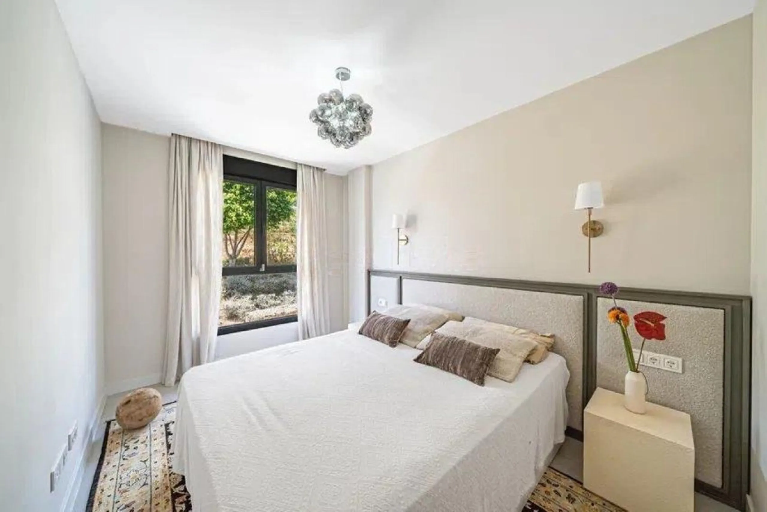 Spacious 3-Bedroom Apartment in the Prestigious Las Mesas Urbanization, Estepona