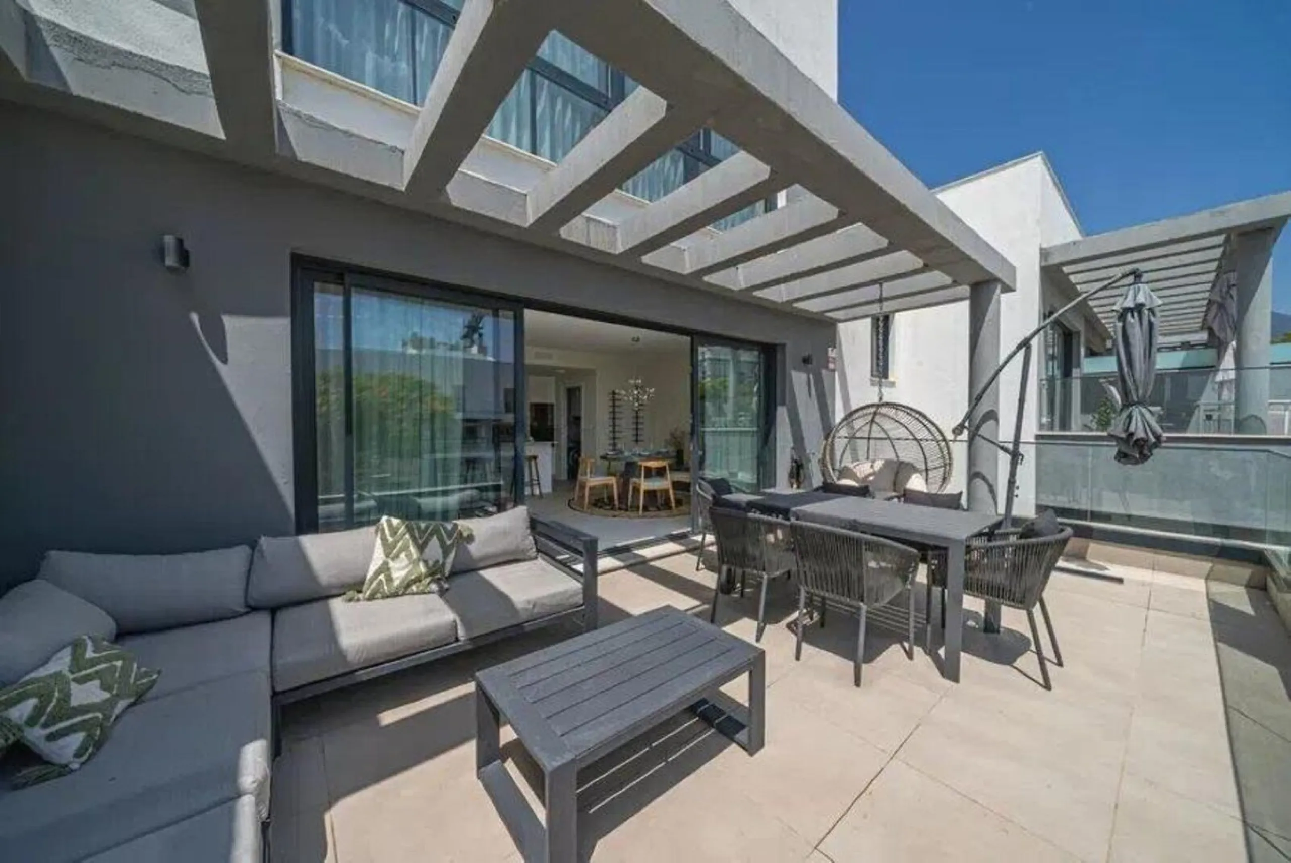Spacious 3-Bedroom Apartment in the Prestigious Las Mesas Urbanization, Estepona