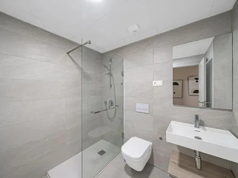 Spacious 3-Bedroom Apartment in the Prestigious Las Mesas Urbanization, Estepona