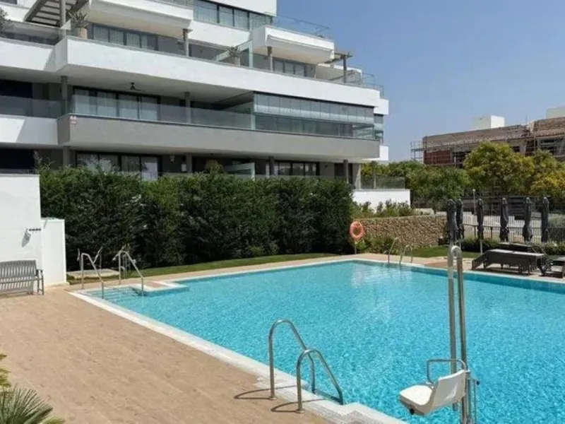 Spacious 3-Bedroom Apartment in the Prestigious Las Mesas Urbanization, Estepona