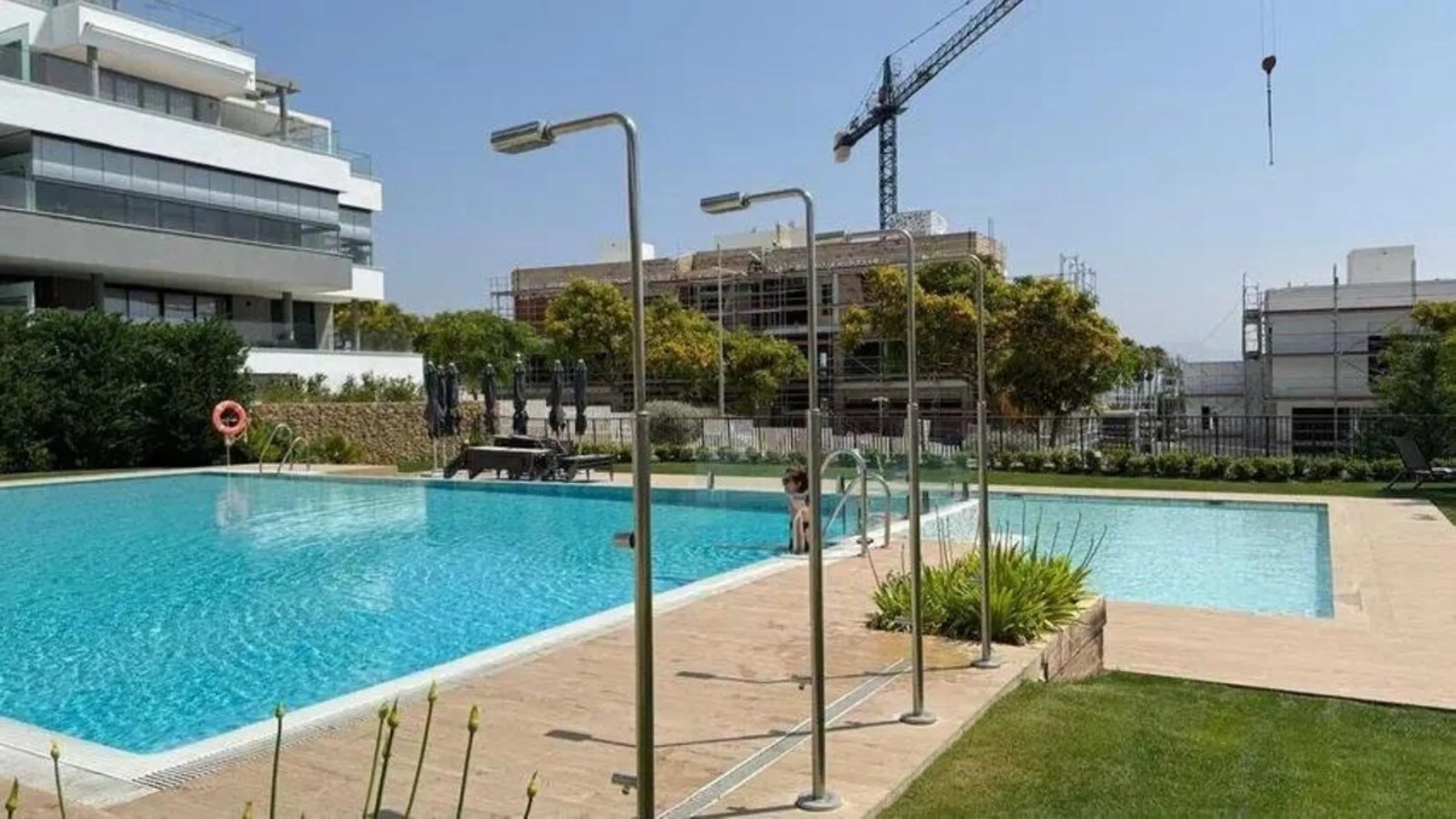 Spacious 3-Bedroom Apartment in the Prestigious Las Mesas Urbanization, Estepona