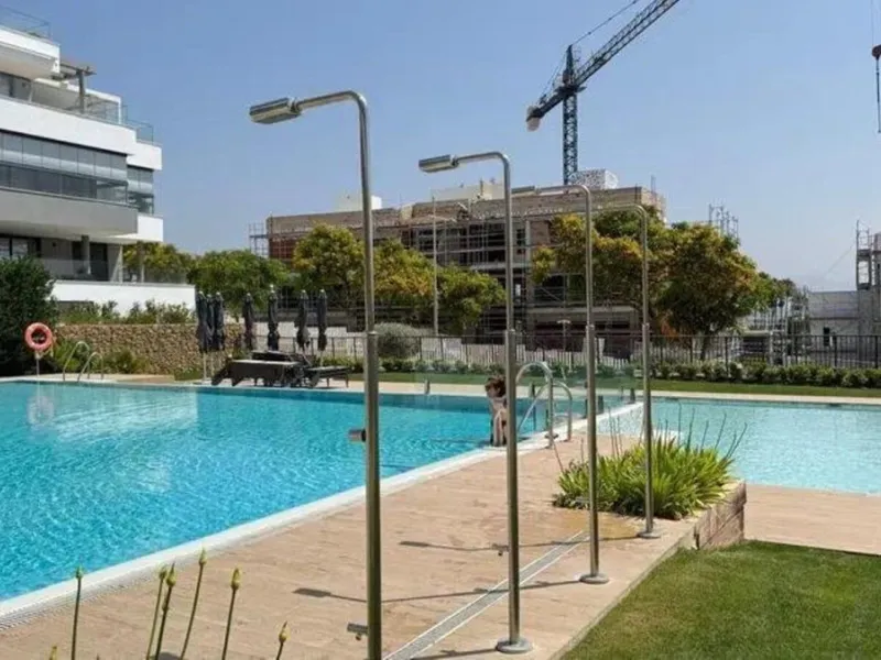Spacious 3-Bedroom Apartment in the Prestigious Las Mesas Urbanization, Estepona