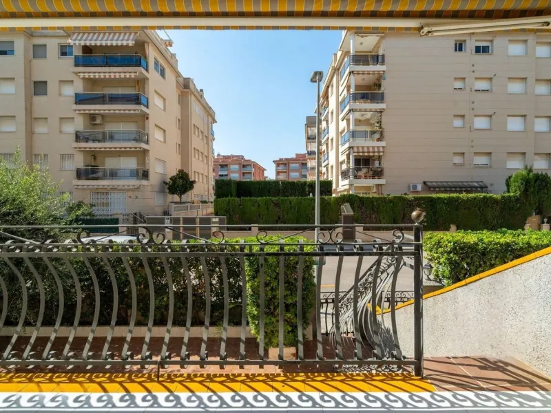 Ground-floor beachfront apartment with pool and parking in Calafell