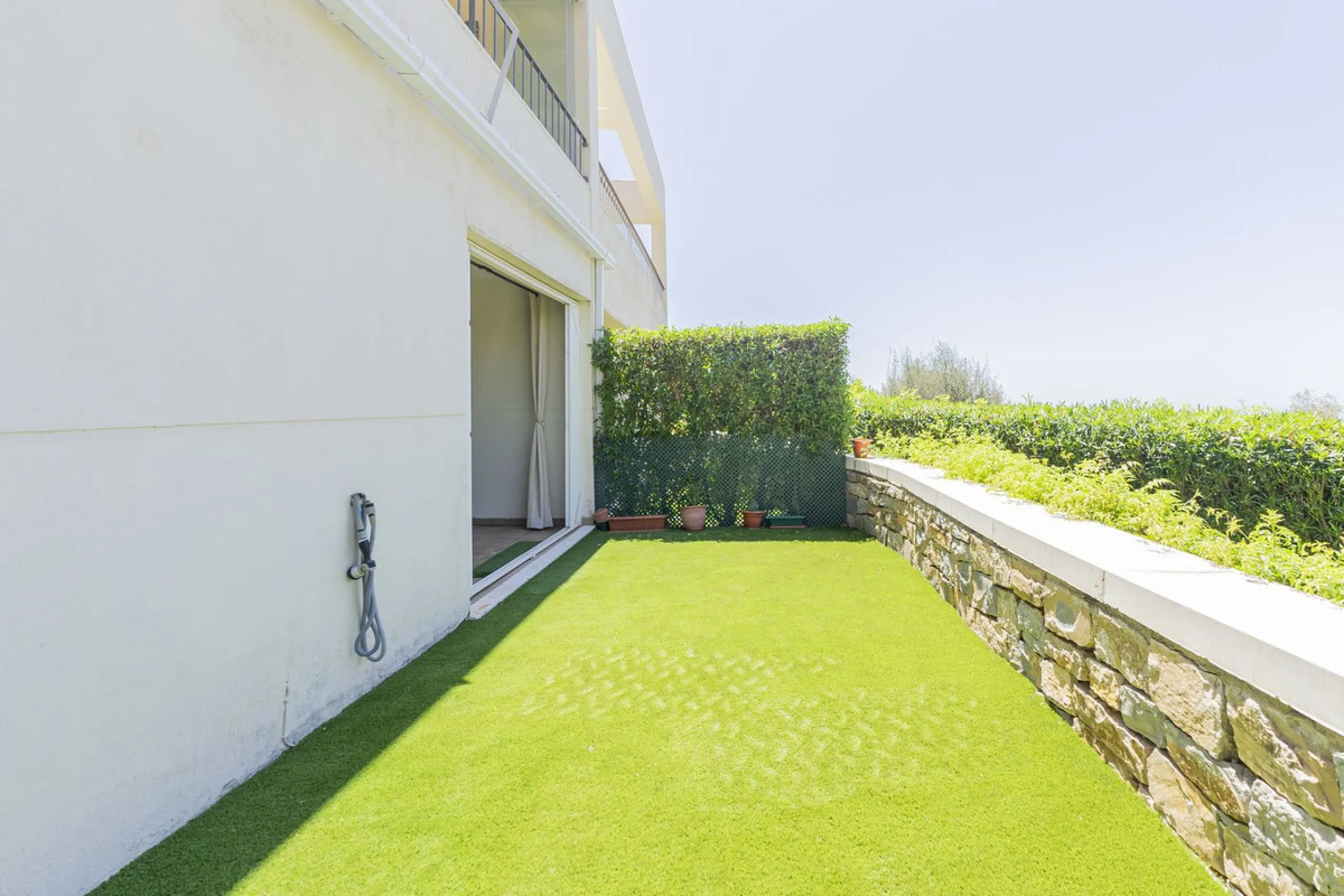Live in paradise with sea and mountain views!