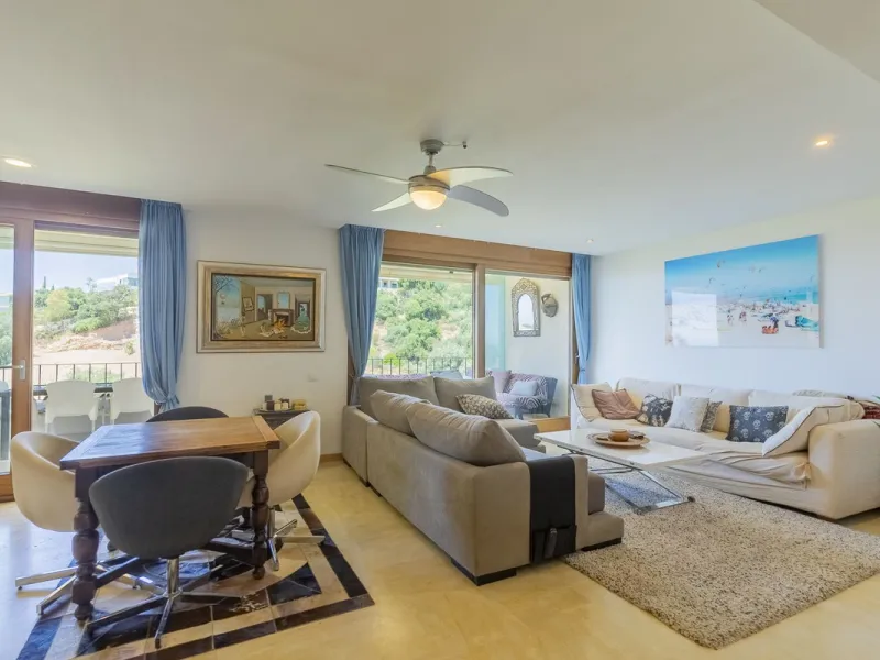 Live in paradise with sea and mountain views!