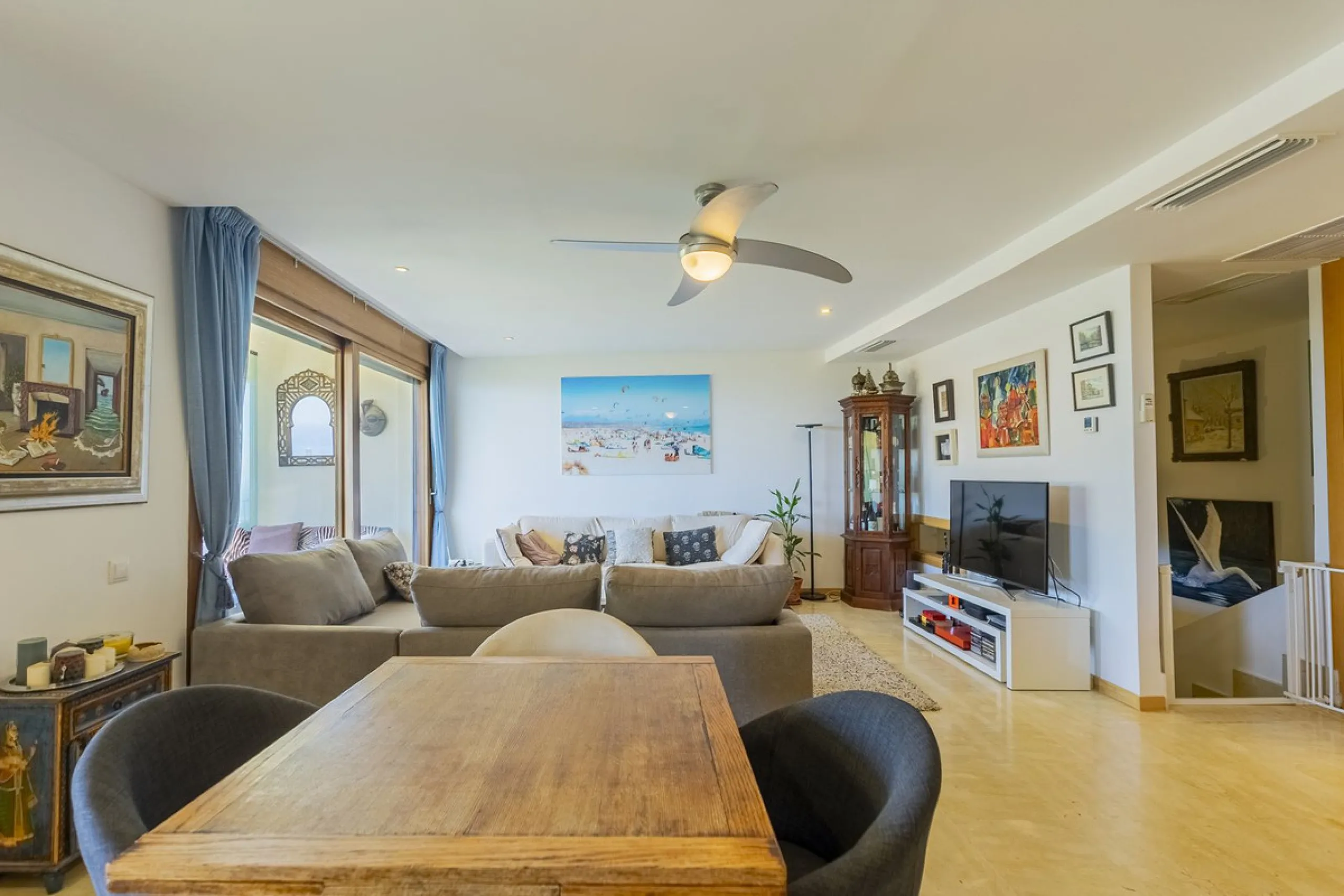 Live in paradise with sea and mountain views!