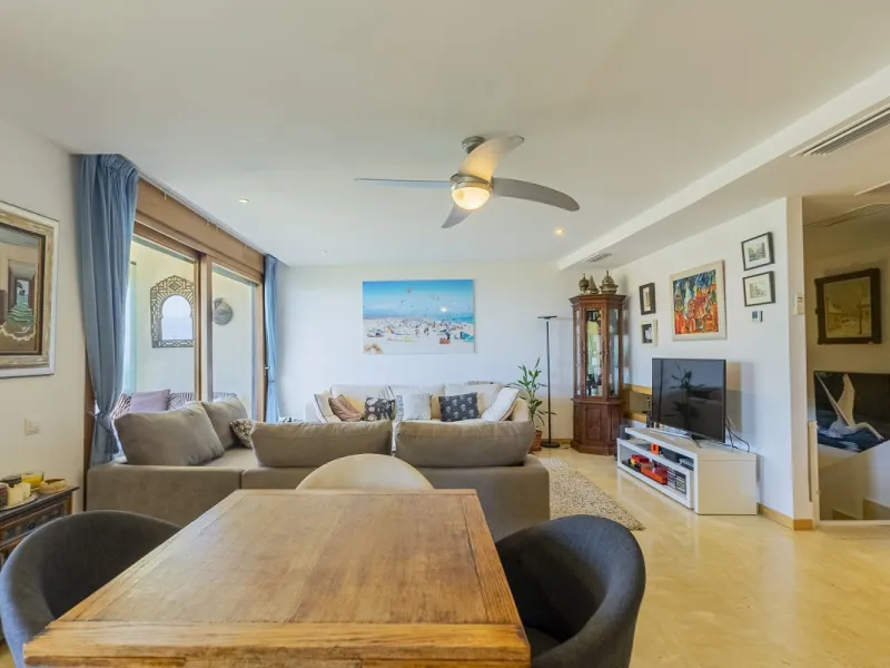 Live in paradise with sea and mountain views!