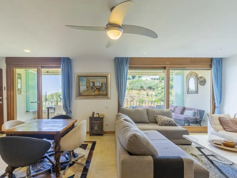 Live in paradise with sea and mountain views!