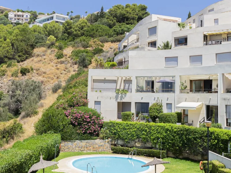 Live in paradise with sea and mountain views!