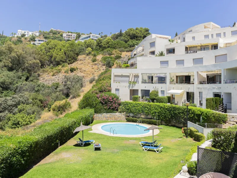 Live in paradise with sea and mountain views!