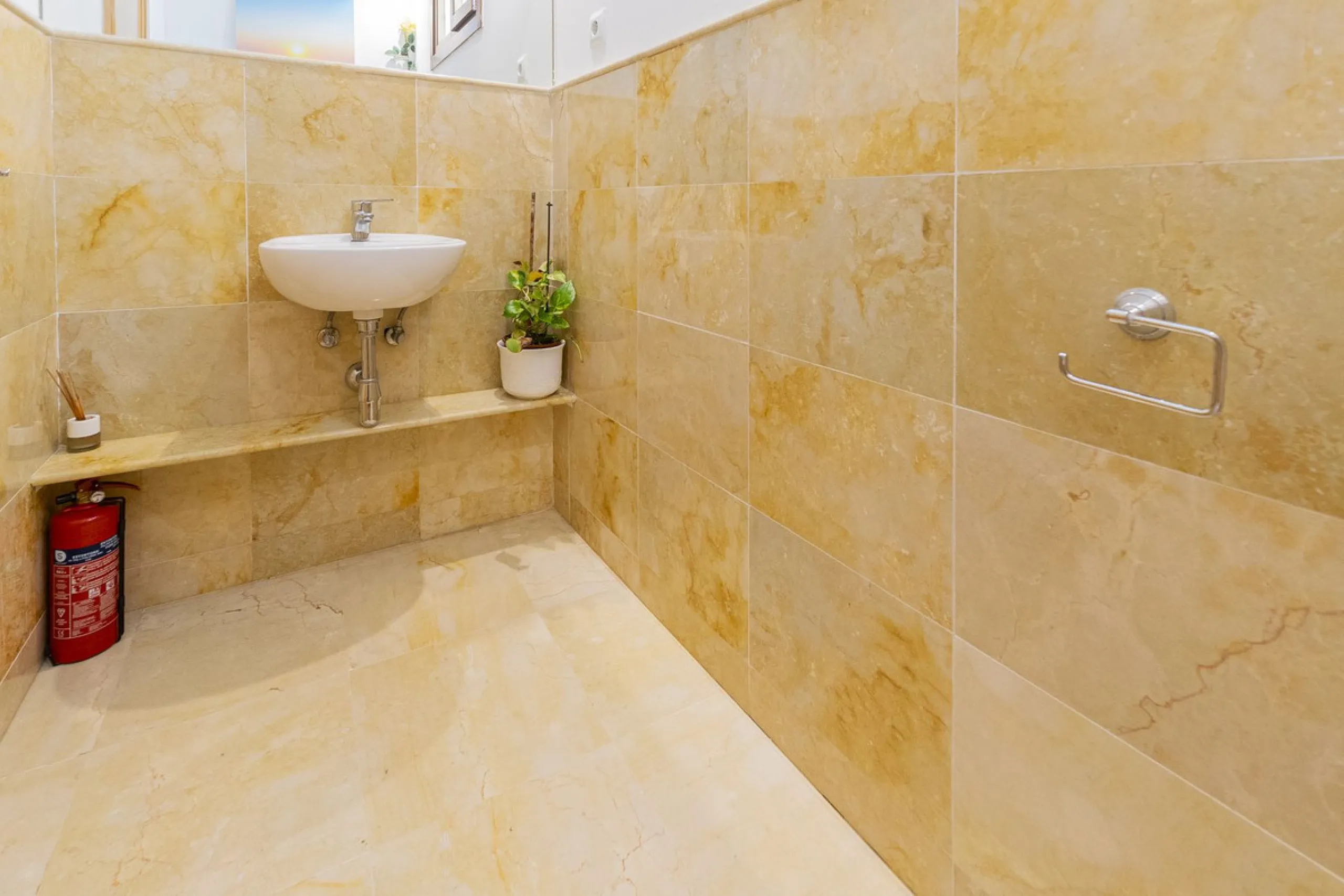 Live in paradise with sea and mountain views!