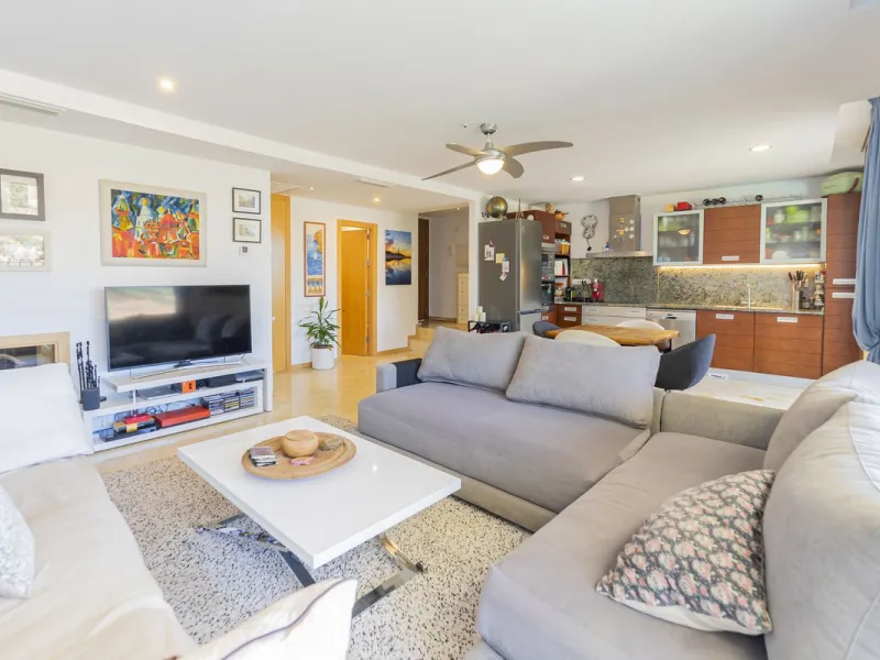 Live in paradise with sea and mountain views!