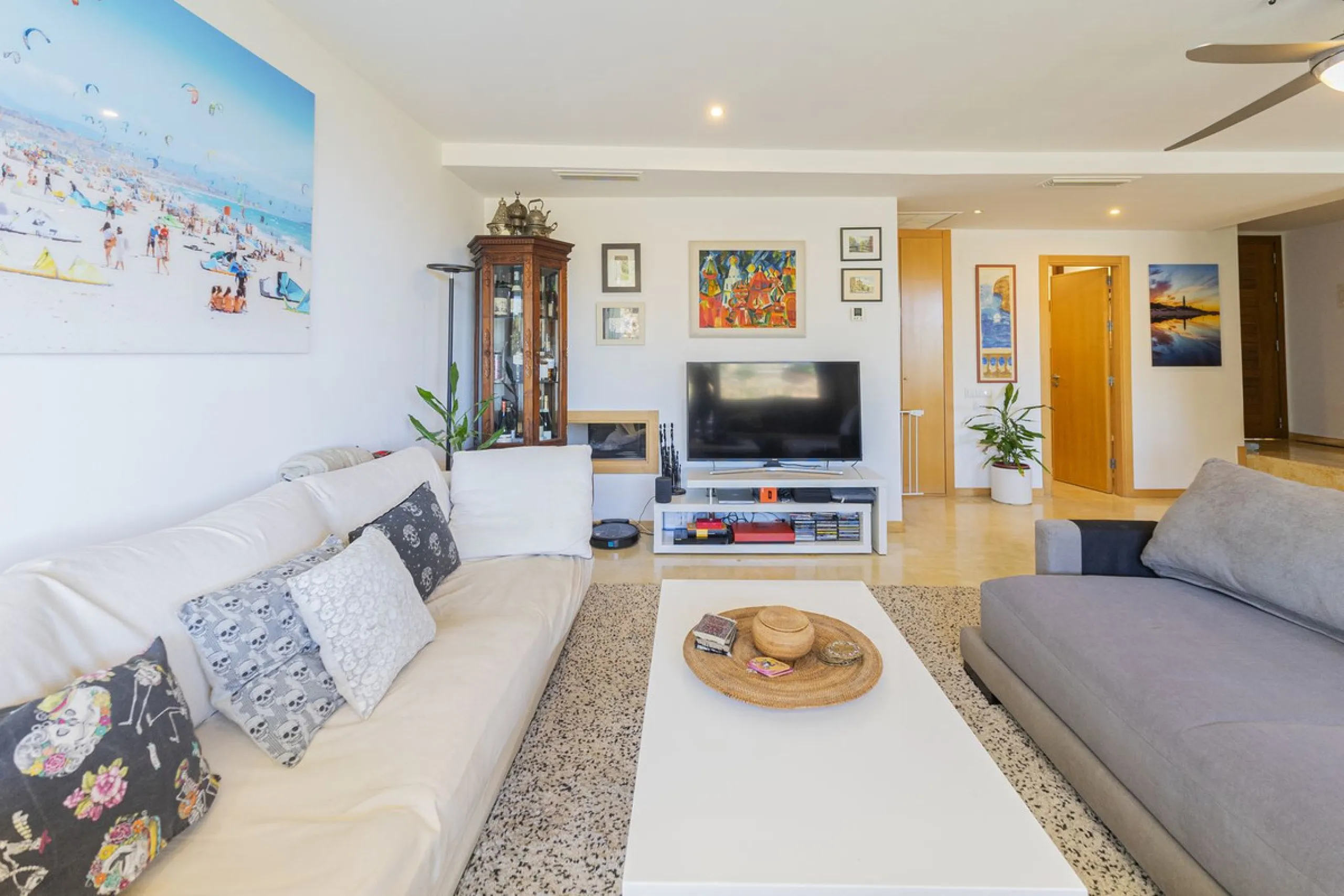 Live in paradise with sea and mountain views!