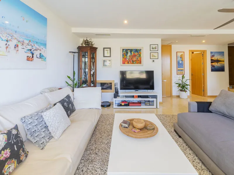 Live in paradise with sea and mountain views!