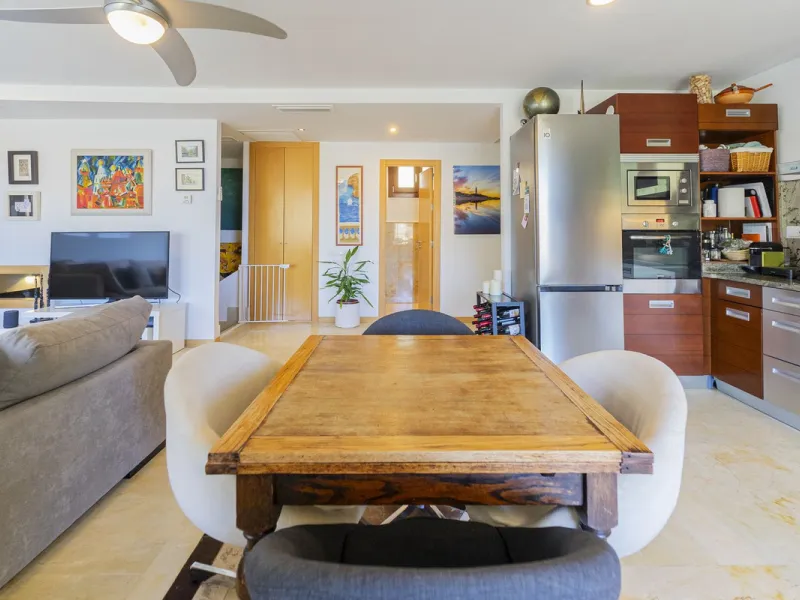 Live in paradise with sea and mountain views!