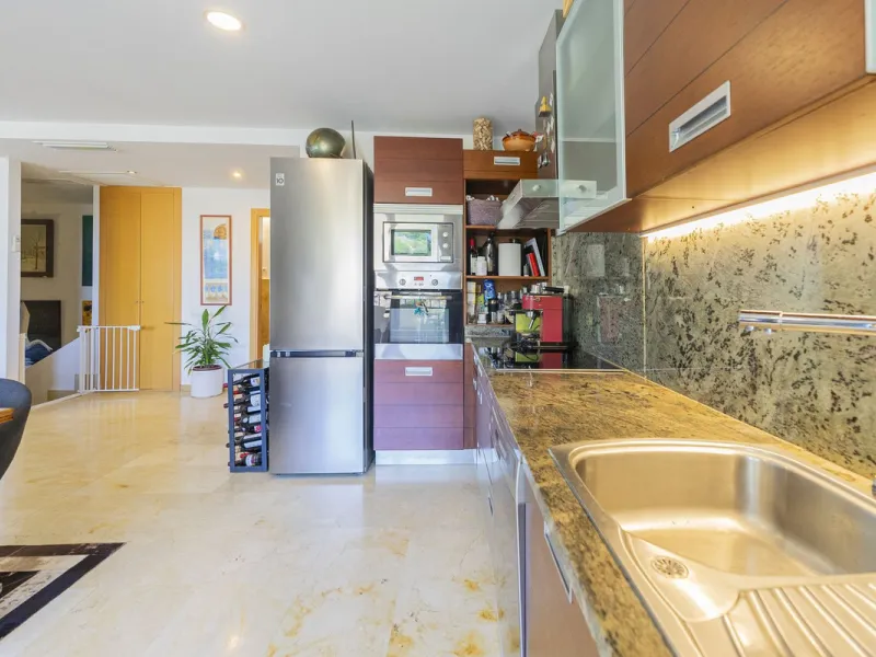 Live in paradise with sea and mountain views!