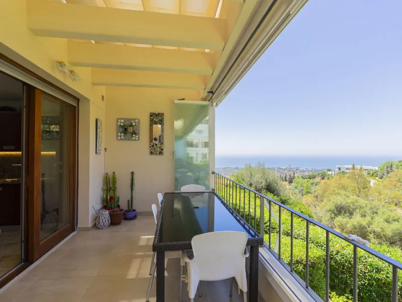 Live in paradise with sea and mountain views!