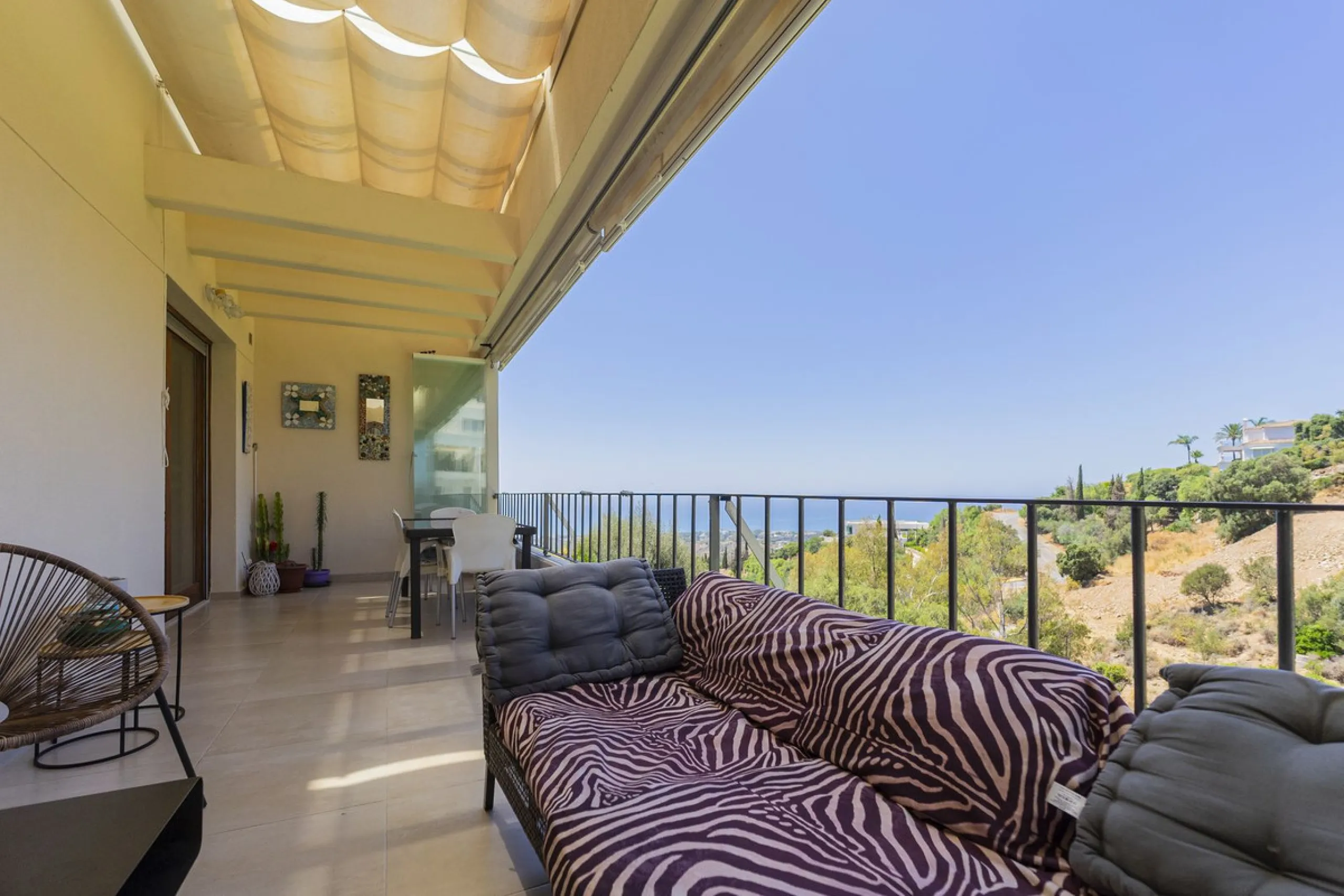 Live in paradise with sea and mountain views!