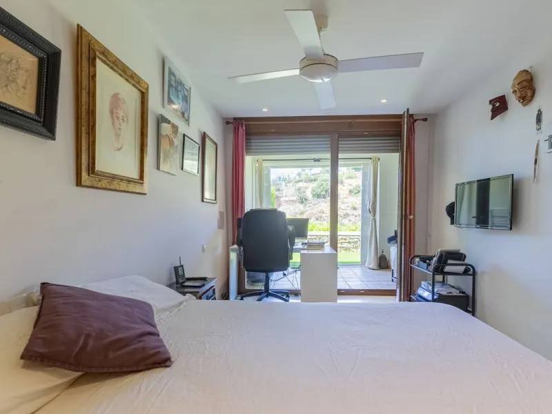 Live in paradise with sea and mountain views!