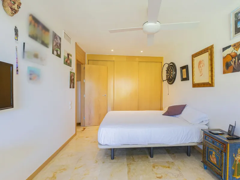 Live in paradise with sea and mountain views!