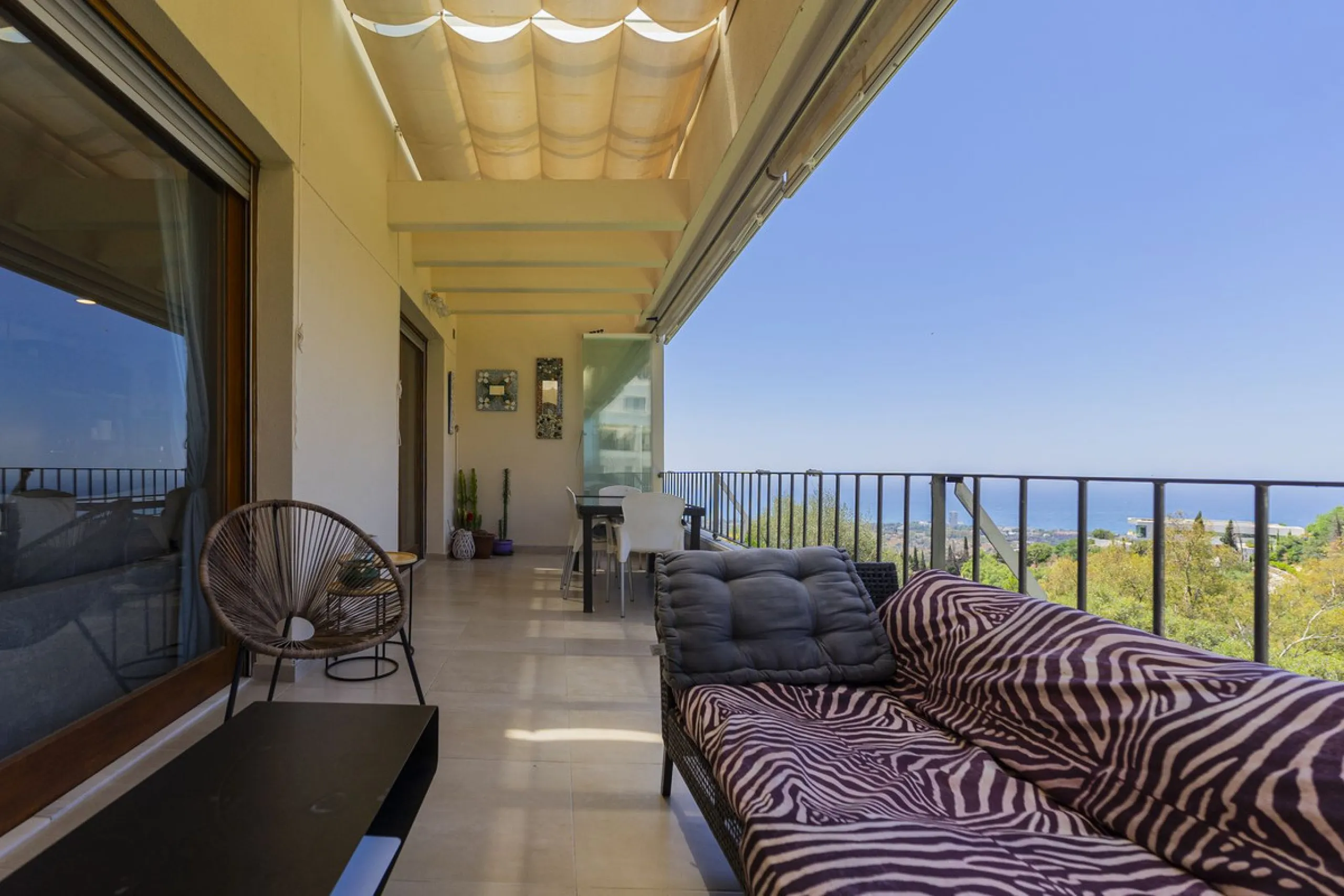 Live in paradise with sea and mountain views!