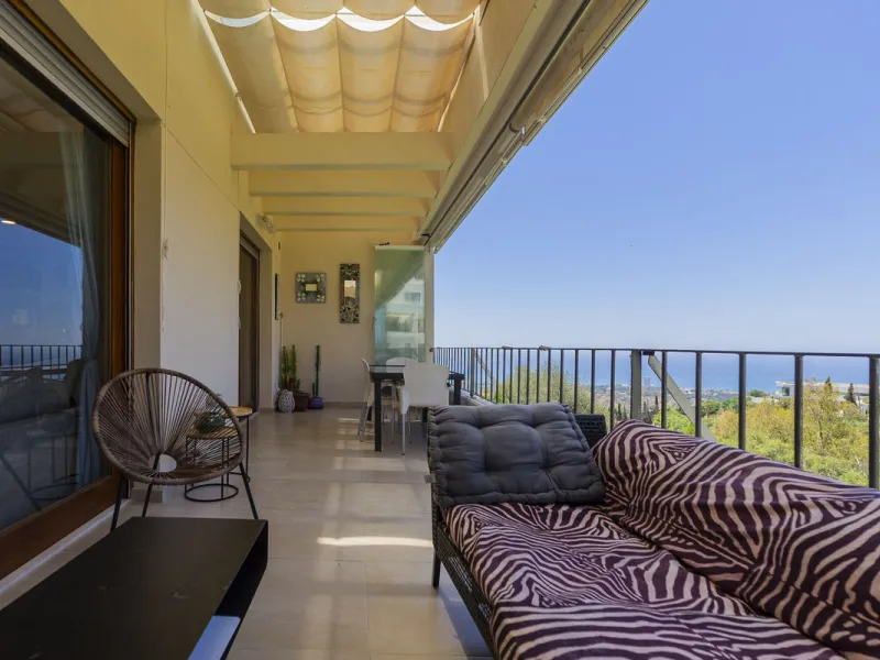 Live in paradise with sea and mountain views!