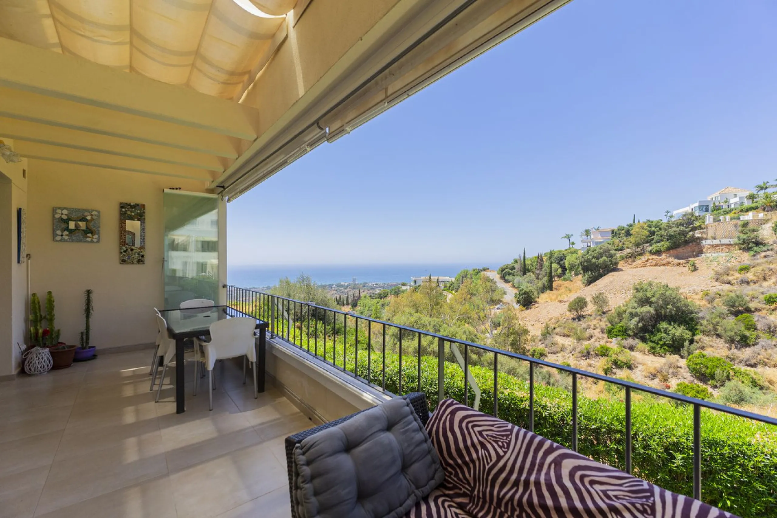 Live in paradise with sea and mountain views!