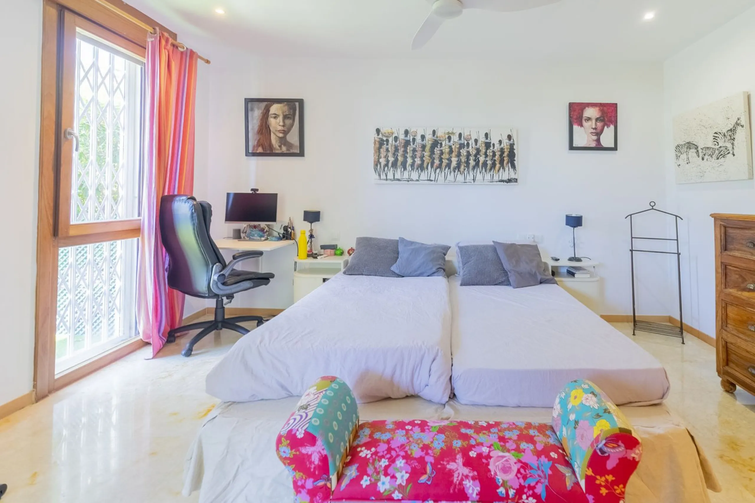 Live in paradise with sea and mountain views!