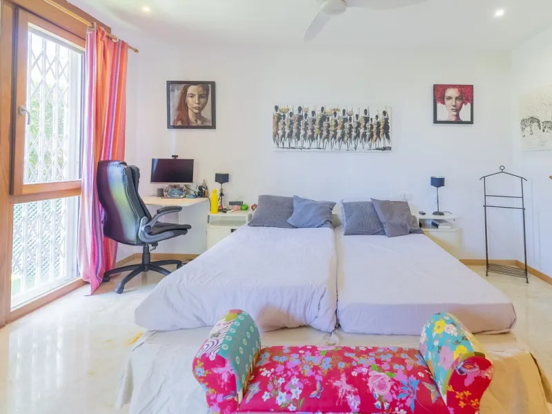 Live in paradise with sea and mountain views!