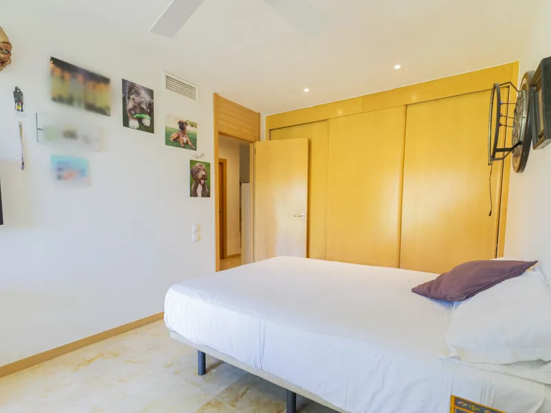 Live in paradise with sea and mountain views!